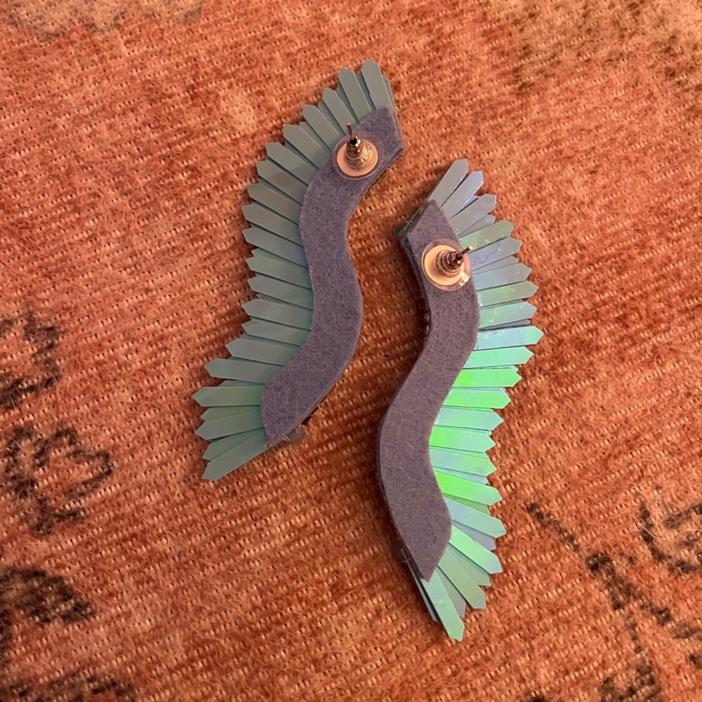 Wing earrings - Picture 2 of 2